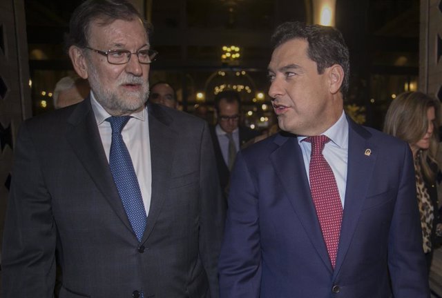 Archivo - Mariano Rajoy y Juanma Moreno, en Sevilla el 20 de enero de 2020.     