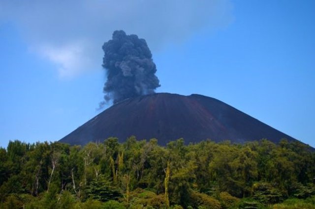 Erupción del Anak Krakatau