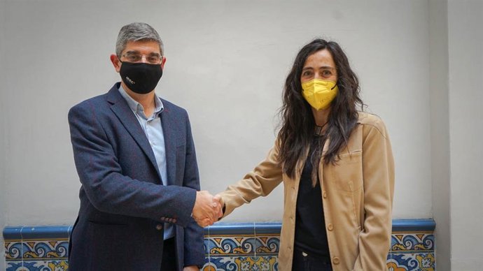 Archivo - El director de l'Ieec, Ignasi Ribas, i la presidenta de la Cambra de Barcelona, Mnica Roca