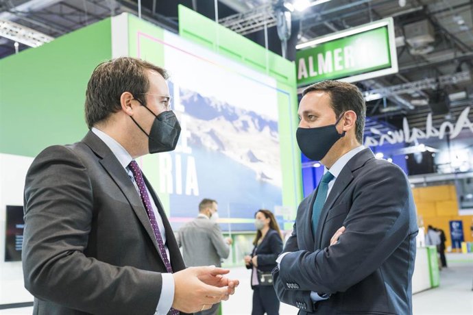 Archivo - Fernando Giménez y Javier Aureliano García en la pasada edición de Fitur