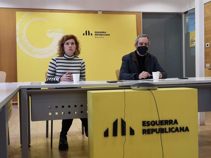 Arxiu - Els regidors del grup municipal d'ERC a Barcelona Jordi Coronas i Elisenda Alamany aquest dilluns en roda de premsa
