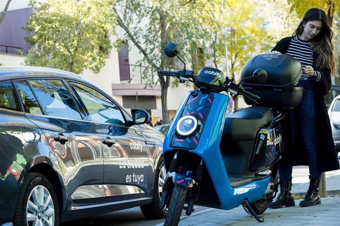 Archivo - Cabify lanza en la ciudad su servicio de motos de alquiler eléctricas por minutos.