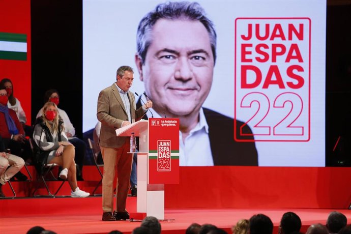 El candidato del PSOE de Andalucía a la presidencia de la Junta, Juan Espadas, interviene durante el acto de proclamación de Juan Espadas como candidato del PSOE de Andalucía a las elecciones, a 15 de enero de 2021 en Granada (Andalucía, España)