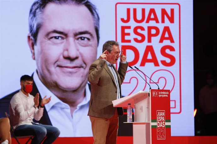 El candidato del PSOE de Andalucía a la presidencia de la Junta, Juan Espadas, interviene durante el acto de proclamación de Juan Espadas como candidato del PSOE de Andalucía a las elecciones, a 15 de enero de 2021 en Granada (Andalucía, España)