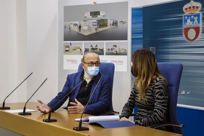 El Consejero De Turismo, Javier López Marcano, Acompañado De La Directora General De Turismo, Marta Barca, Presenta, En Rueda De Prensa, La Participación De Cantabria En FITUR 2022