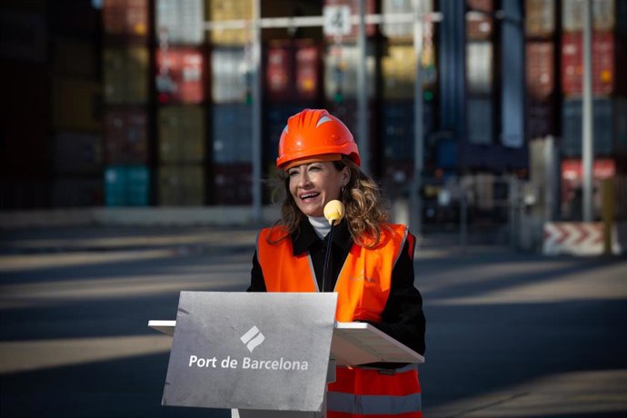 La ministra de Transportes, Movilidad y Agenda Urbana, Raquel Sánchez, este lunes en el Puerto de Barcelona