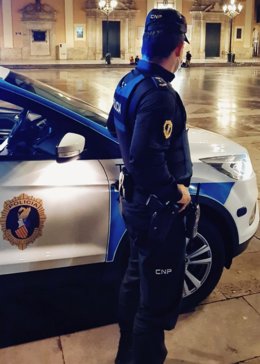 Archivo - Agente de la Policía de la Generalitat en imagen de archivo