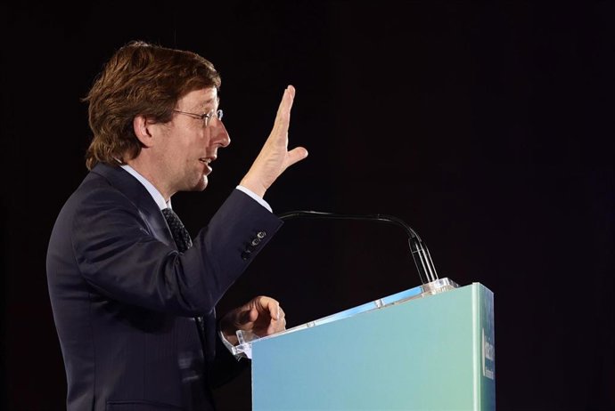 El alcalde de Madrid, José Luis Martínez-Almeida, interviene en la inauguración oficial de la VIII edición del Foro de Innovación Turística de Hotusa, en Eurostars Madrid Tower, a 17 de enero de 2022, en Madrid, (España). 