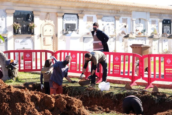 Inicio de las excavaciones en el cementerio municipal de Inca dentro del tercer Plan de Fosas del Govern.