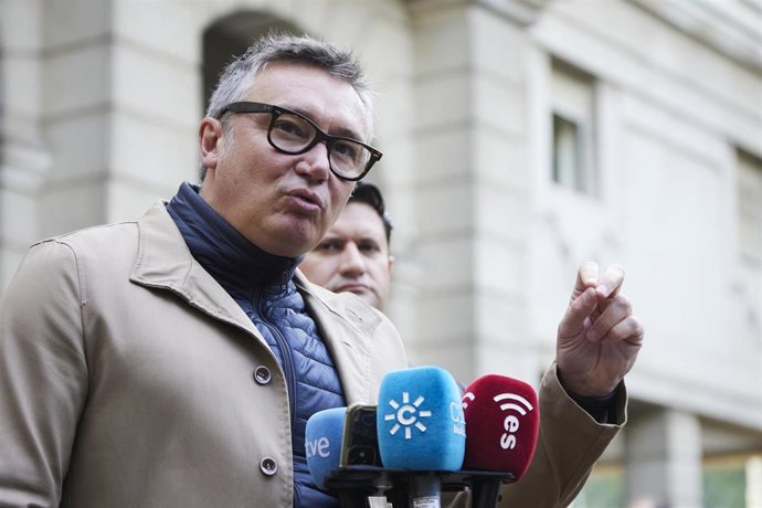 El portavoz del grupo parlamentario Vox, Manuel Gavira