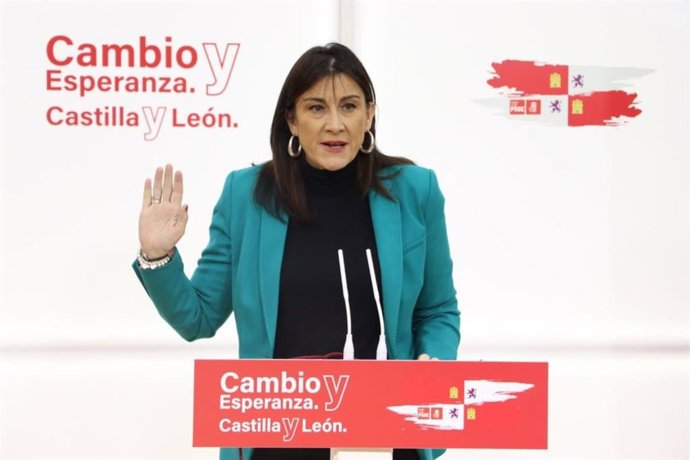 Ana Sánchez en la rueda de prensa de presentación de la Escuela de Gobierno que se celebrará en Salamanca
