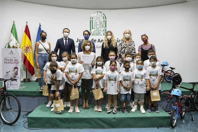 Archivo - Entrega de premios del IV Concurso 'Ponte en marcha'.