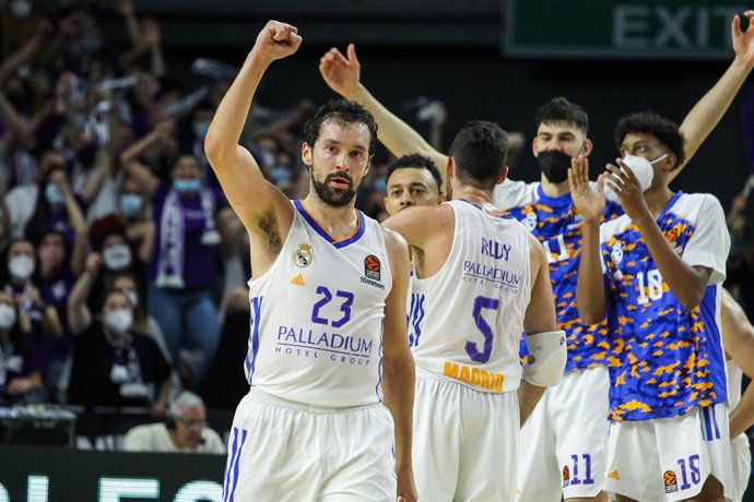 El jugador del Real Madrid Sergio Llull celebra  una victoria ante el CSKA en Euroliga.