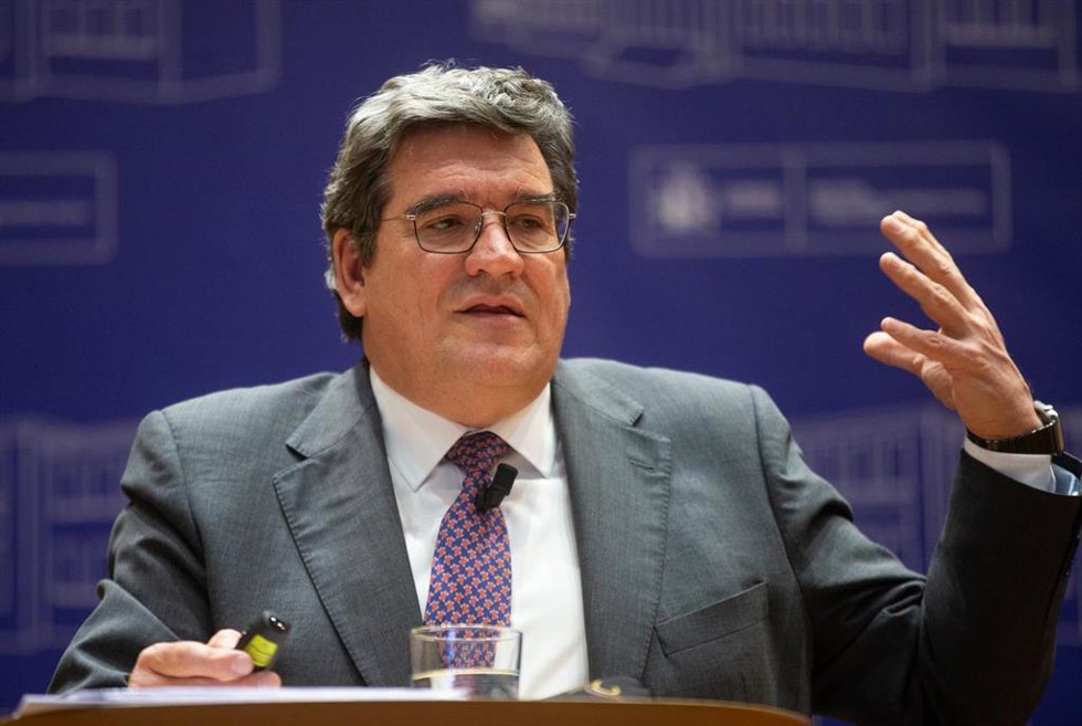 El ministro de Inclusión, Seguridad Social y Migraciones, José Luis Escrivá, presenta en rueda de prensa los datos del avance quincenal de afiliación a la Seguridad Social de 2022, en la sede del Ministerio, a 17 de enero de 2022, en Madrid (España). 