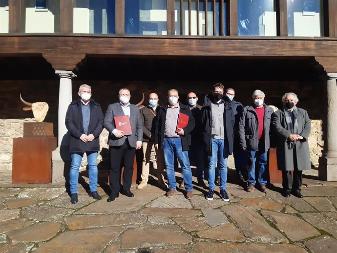 El presidente de la Diputación de León, Eduardo Morán, tras la firma del convenio.