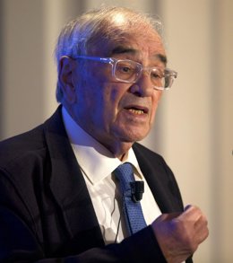 El exministro del Interior Rodolfo Martín Villa interviene en un desayuno informativo de Fórum Europa, en el Hotel Four Seasons, a 17 de enero de 2022, en Madrid, (España).