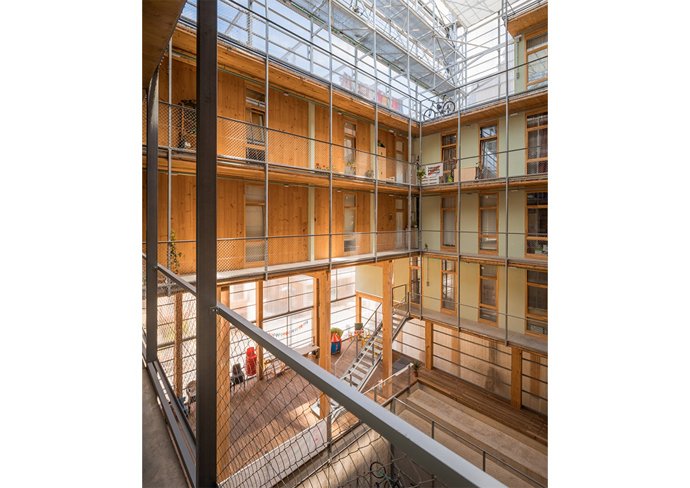 Interior de 'La Borda', uno de los finalistas del premio Mies van der Rohe 2022