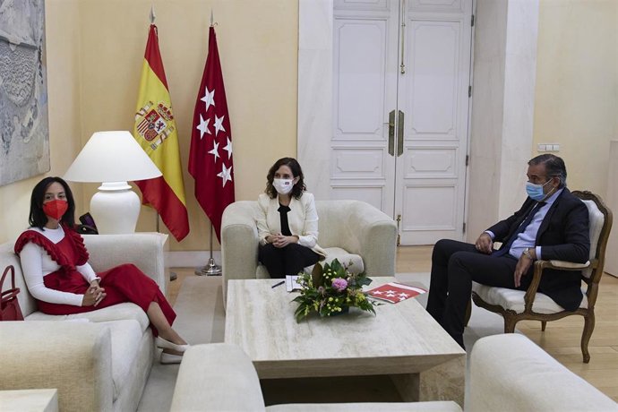 Archivo - La delegada del Gobierno en Madrid, Mercedes González (i), mantiene su primer encuentro institucional con la presidenta de la Comunidad de Madrid, Isabel Díaz Ayuso (c), y con el consejero de Presidencia, Justicia e Interior, Enrique López (d)