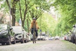 Cumplir los propósitos de Año Nuevo sobre una ebike. Beneficios