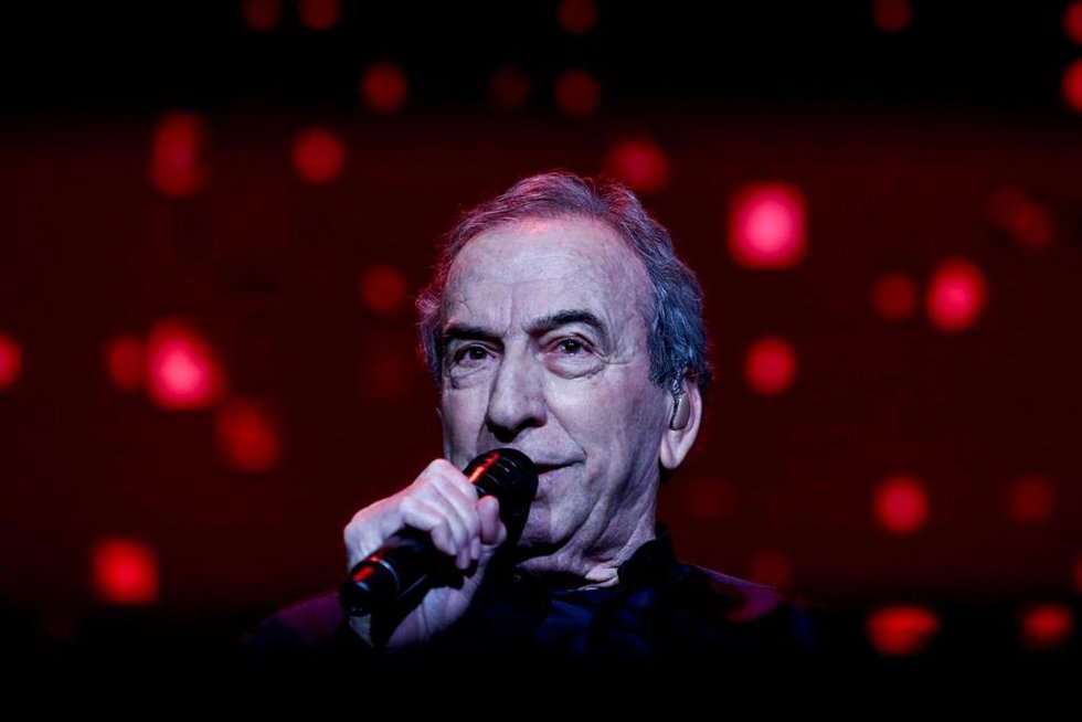 El cantante José Luis Perales durante un concierto.