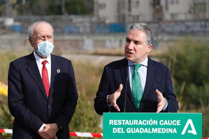 El alcalde de Málaga, Francisco de la Torre, junto al consejero de la Presidencia, Admnistración Pública e Interior, Elías Bendodo.