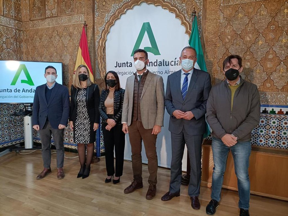 Presentación de las ayudas a las playas de la capital de Almería