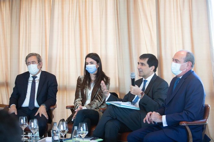 Javier Zaragoza, Ángela Martialay, Antonio del Moral y Luis Jordana de Pozas en el Observatorio Proa.