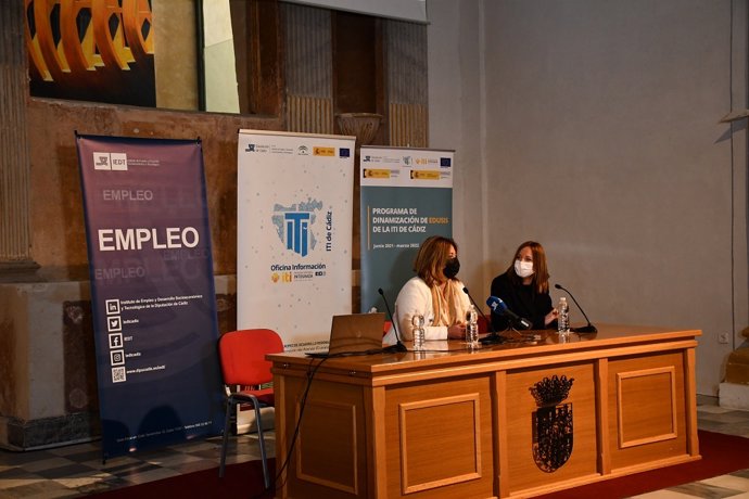 Ana Carrera y la alcaldesa de Puerto Real en la jornada de Ciudades Edusi.