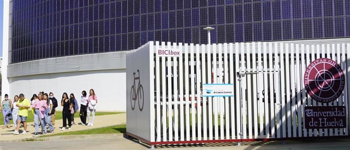 Archivo - Imagen de archivo de alumnos de la Universidad de Huelva (UHU).