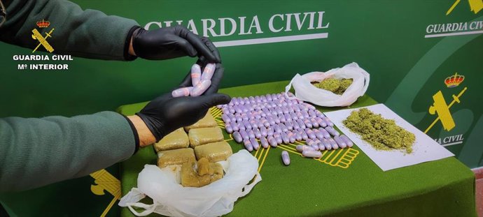 Bellotas incautadas tras detener a dos menores en Melilla por supuestamente recoger droga lanzada desde Marruecos