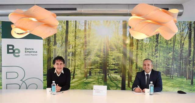 La Unió de Cooperatives d'Ensenyament Valencianes (UCEV) y Caixa Popular firman un acuerdo de colaboración