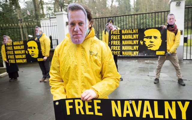 Protesta en favor de Alexei Navalni ante la Embajada de Rusia en Bruselas