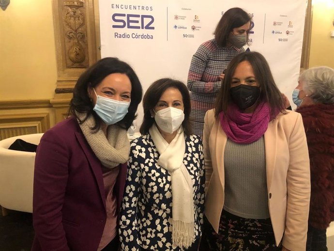 Crespín (izda.) con Robles (centro) y la secretaria de Organización, Auria Expósito.