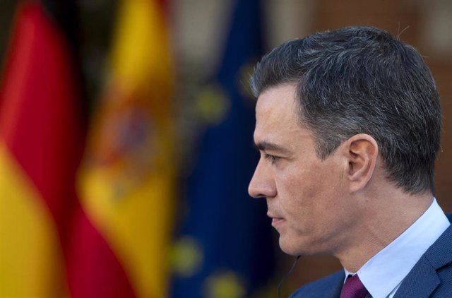 El presidente del Gobierno, Pedro Sánchez, comparece después de su reunión y de un almuerzo de trabajo con el nuevo canciller alemán,  en el Palacio de la Moncloa, a 17 de enero de 2022, en Madrid, (España). 