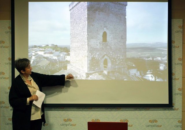 La presidenta de la Mancomunidad Campiña Sur, Francisca Carmona, informa sobre la presentación que se hará en Fitur.