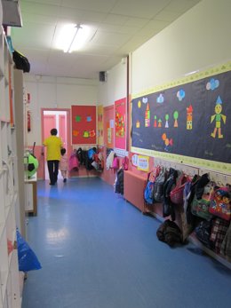 Archivo - Arxiu - Passadís d'un centre educatiu