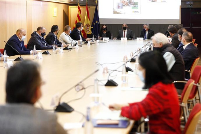 La reunión ha tenido lugar en el Edificio Pignatelli.