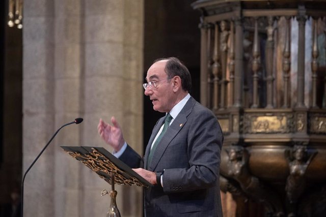 Archivo - El presidente de Iberdrola, José Ignacio Sánchez Galán, durante la inauguración de la nueva iluminación interior de la Catedral de Santiago de Compostela.