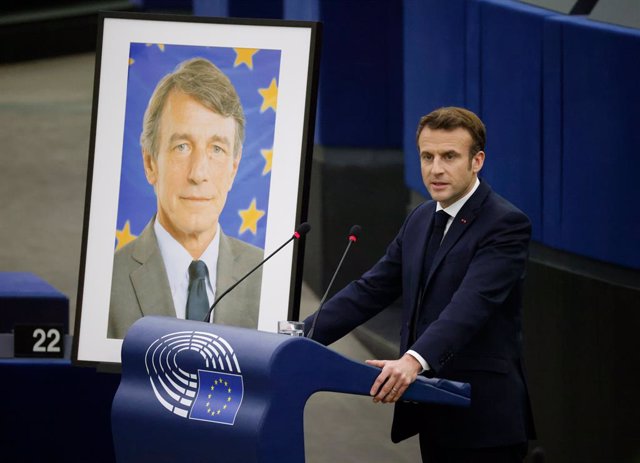 El presidente francés, Emmanuel Macron, en el homenaje al expresidente del Parlamento Europeo David Sassoli en Estrasburgo