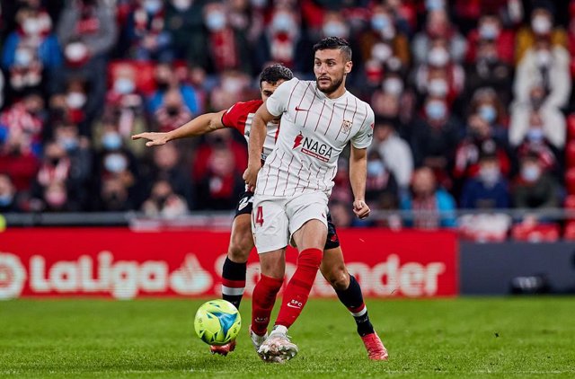 Archivo - Oscar Rodriguez of Sevilla FC in action during the Spanish league, La Liga Santander, football match played between Athletic Club and Sevilla FC at San Mames stadium on December 10, 2021 in Bilbao, Spain.