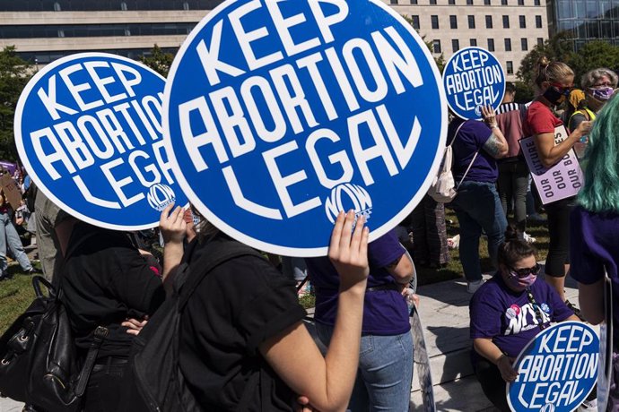 Archivo - Activistas a favor de la interrupción voluntaria del embarazo durante una concentración en Washington DC contra la restrictiva ley del aborto de Texas.