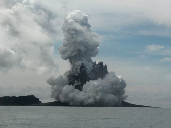Erupció del volc submarí Hunga Tonga-Hunga Ha'apai, a Tonga