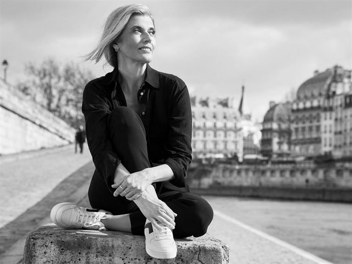 Clarins lanza Nutri-Lumire Revive, una crema de día que responde a las exigencias de aquellas mujeres que quieren devolver a su rostro la luminosidad perdida con el paso del tiempo