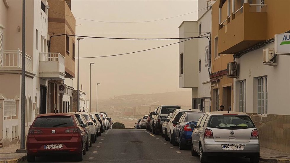 Archivo - Episodio de calima en Puerto del Rosario, en Fuerteventura