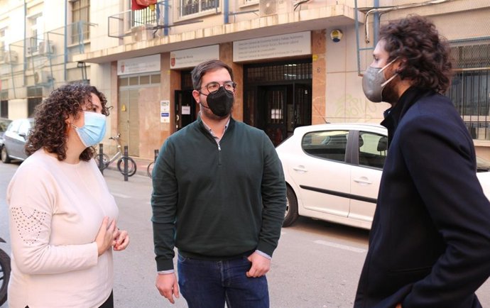 Verónica Martínez, concejala de Juventud en el Ayuntamiento de Torre Pacheco; José Antonio Campos, diputado regional, y Miguel Ortega, secretario general de Juventudes Socialistas en la Región de Murcia