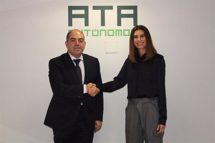 El presidente de ATA, Lorenzo Amor, y la presidenta de la AVD, Gema Aznar