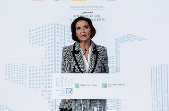 La ministra de Industria, Comercio y Turismo, Reyes Maroto, interviene en la XII edición de Spain Investors Day (SID), en el Hotel Ritz, a 12 de enero de 2022, en Madrid, (España).  
