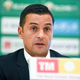 Archivo - El nuevo entrenador del Elche CF, Francisco Rodríguez, en su presentación oficial.
