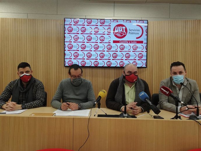 Los integrantes de la FeSP-UGT exponen en rueda de prensa sus reivindicaciones al futuro Gobierno de CyL