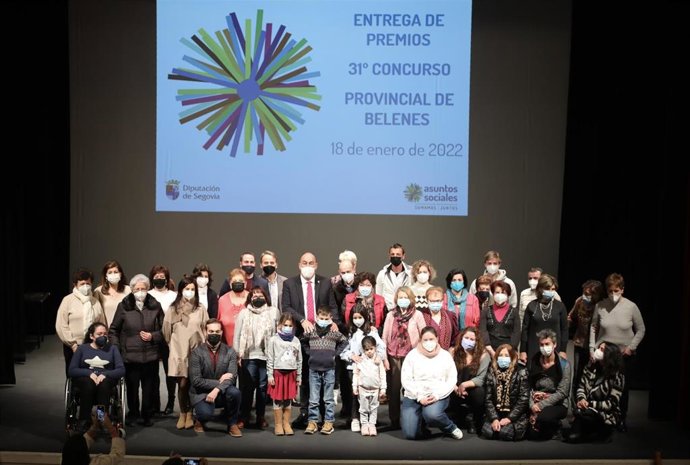 Foto de familia con los ganadores del Concurso de Belenes de la Diputación de Segovia.